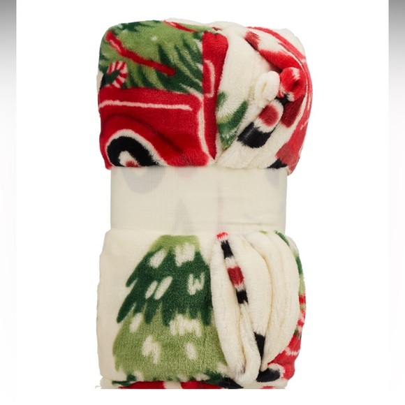 NWT- Super Soft- Cream w/ Red Farmtrucks & Christmas Trees Throw Blanket 50x60 - Picture 4 of 17